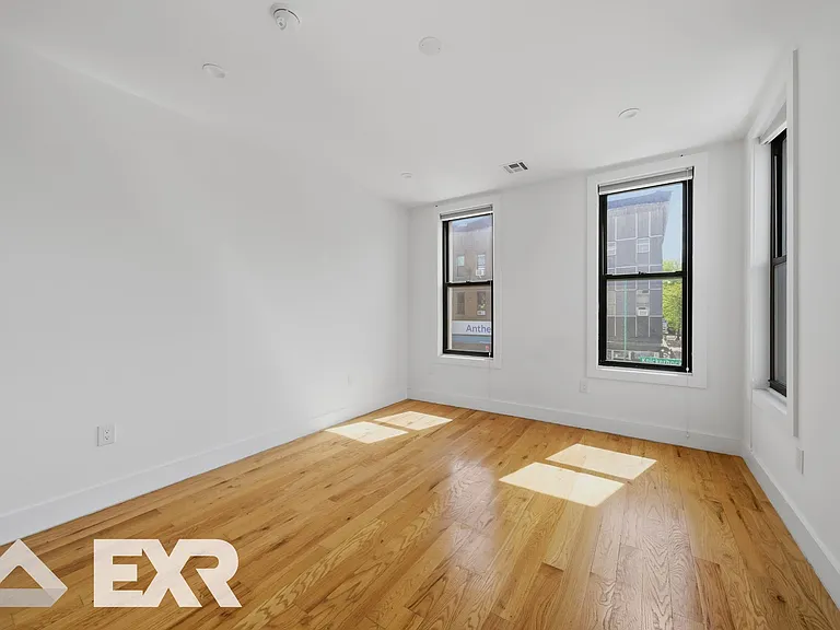 136 Cornelia St #2 — Photo 4