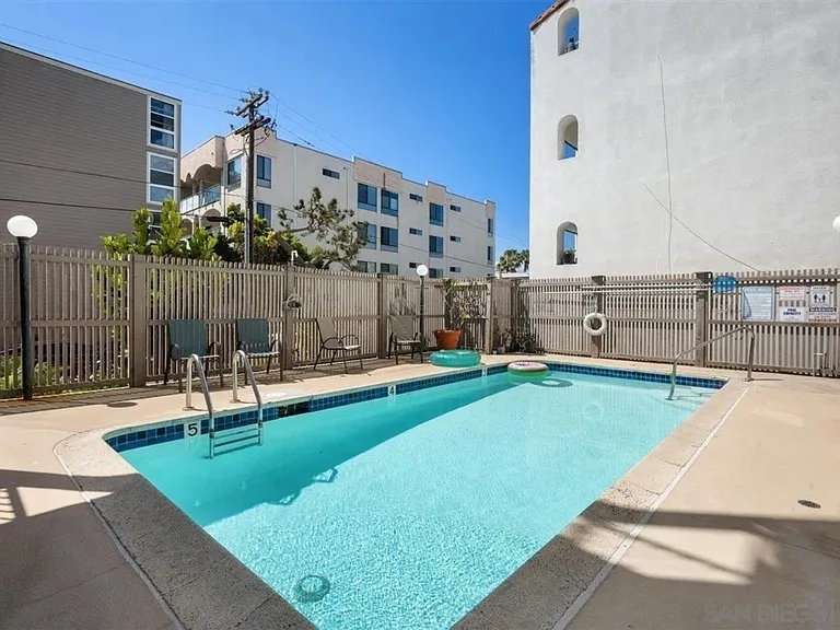 1225 Pacific Beach Dr #2F — Photo 32