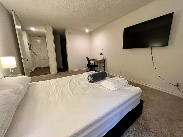6425 Green Valley Cir — Photo 28