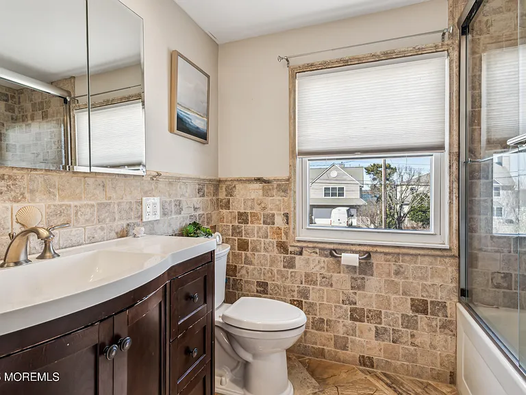 242 Curtis Point Dr — Photo 18
