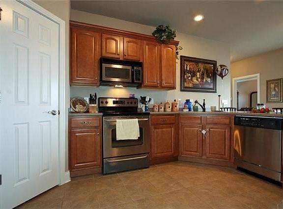 5th image of 101 Pin Oak Dr