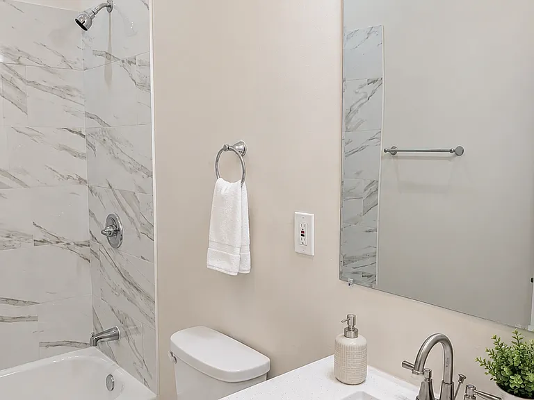 AI Staged Bathroom
