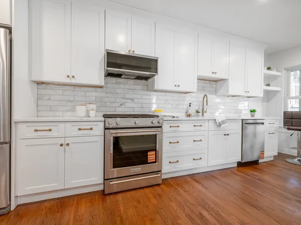 108 Florence St Floor 1, Roslindale, MA 02131
