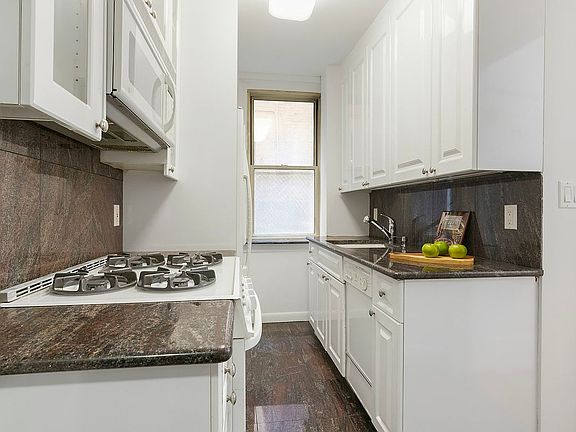 3rd image of 17 E 84th St APT 1A