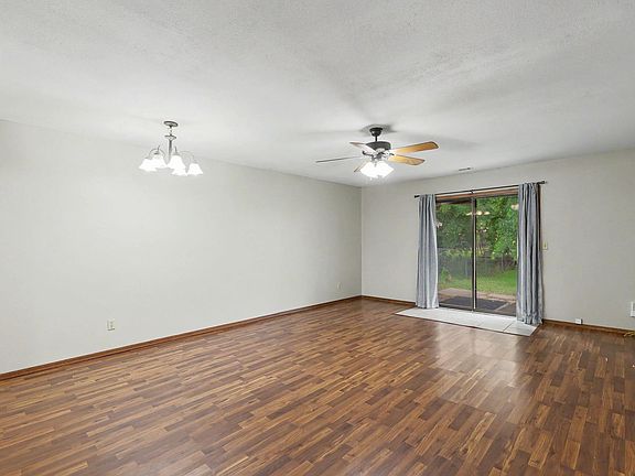 4th image of 809-811 E 2nd St