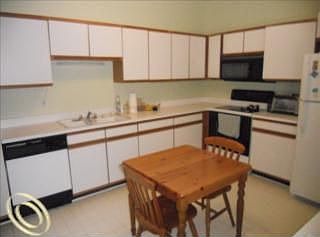 4th image of 41915 Cantebury Dr #1
