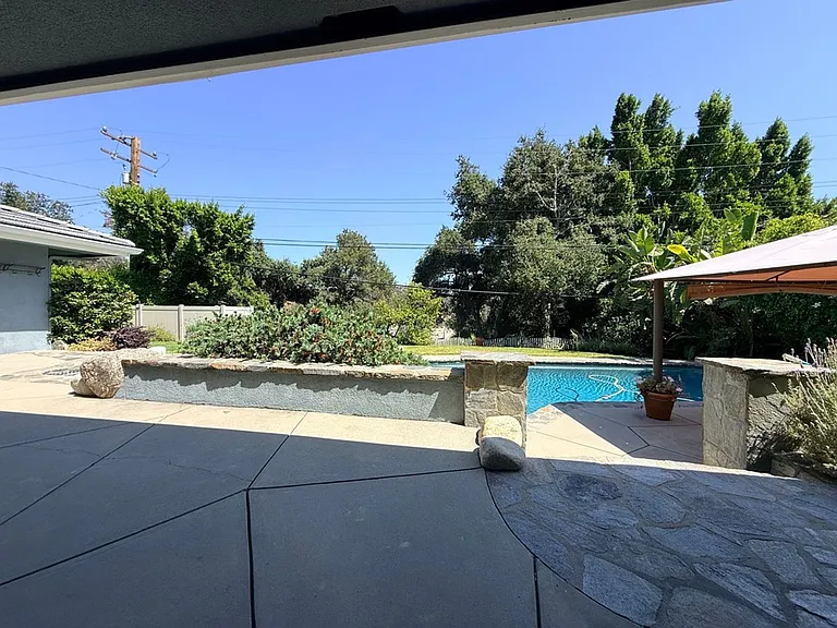 2120 Highland Oaks Dr — Photo 20