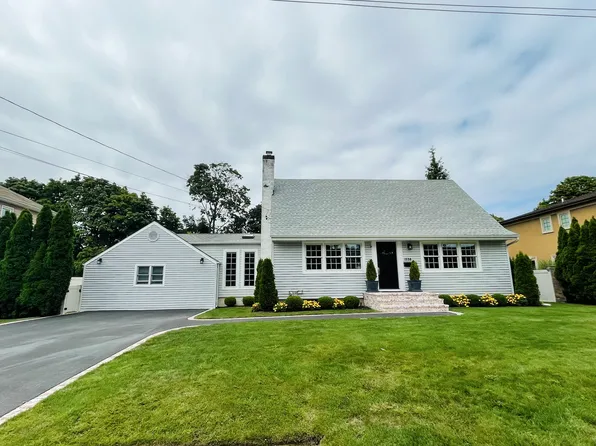 1558 Scriven Ave, North Bellmore, NY 11710