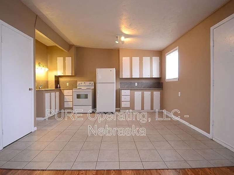 3 bed, 1.0 bath, 1695 sqft, $1,295 — Photo 3