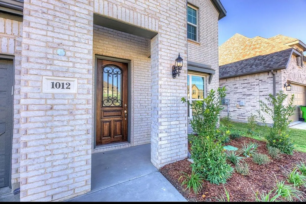 Building Photo - 1012 Rosebay Dr