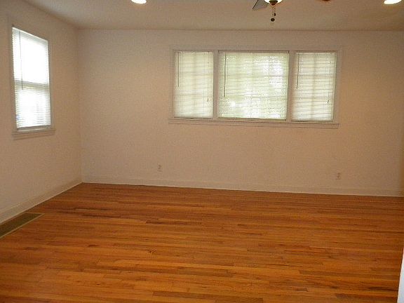 4th image of 4003 Tonawanda Ave