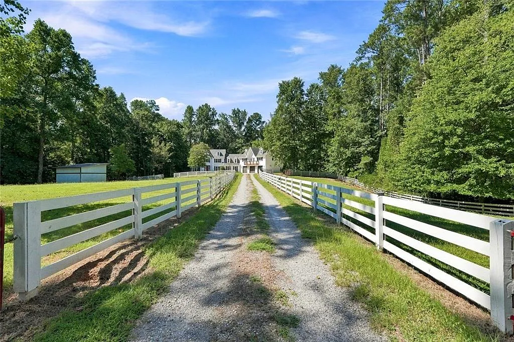 5 bed, 3.5 bath, 4185 sqft, $7,000 — Photo 2