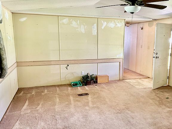 4th image of 288 SE Suzanne Way