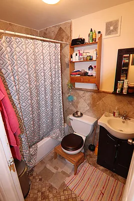 Rented by PMG Real Estate  | media 16