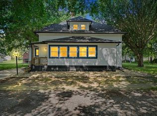 15 N Locust St, Pesotum, IL 61863