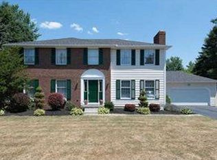 20 Thomaston Ln, Orchard Park, NY 14127