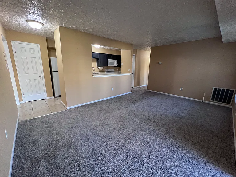 782 Southern Hills Dr — Photo 3
