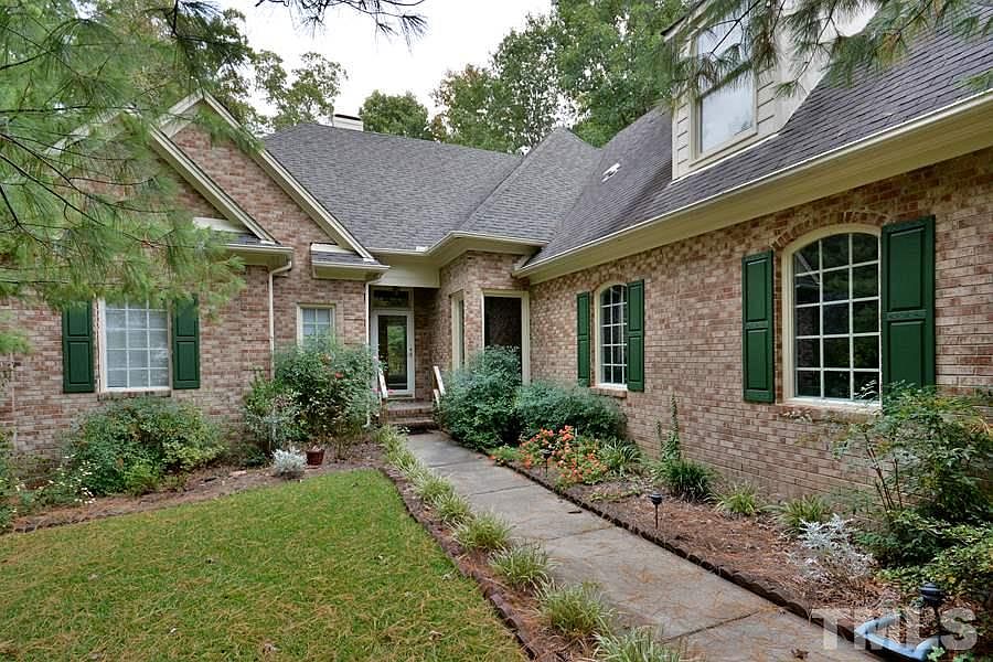 1st image of 413 Nichols Farm Dr