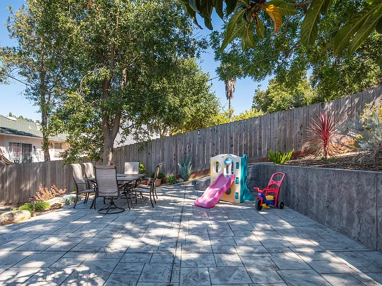 2667 San Carlos Ave — Photo 16