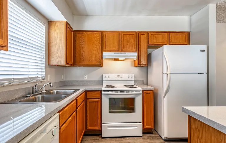 Rio Vista Village Apartments — Photo 8