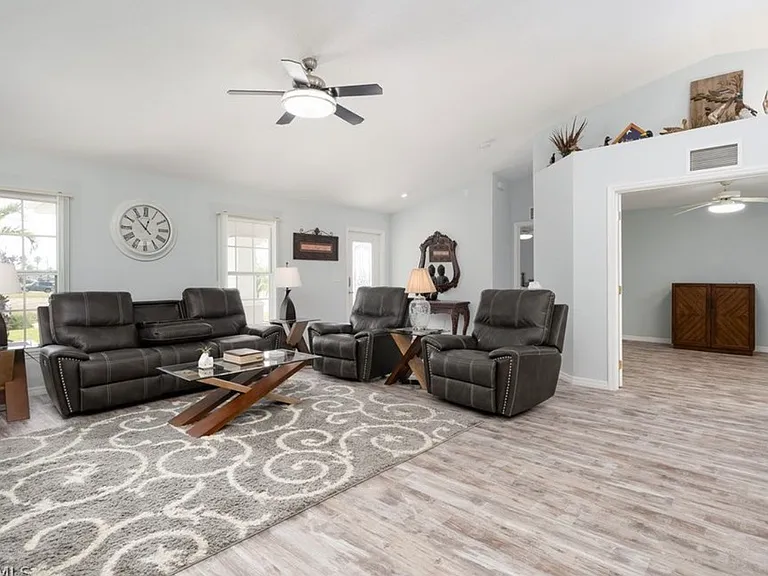 110 SW 24th Ave — Photo 8