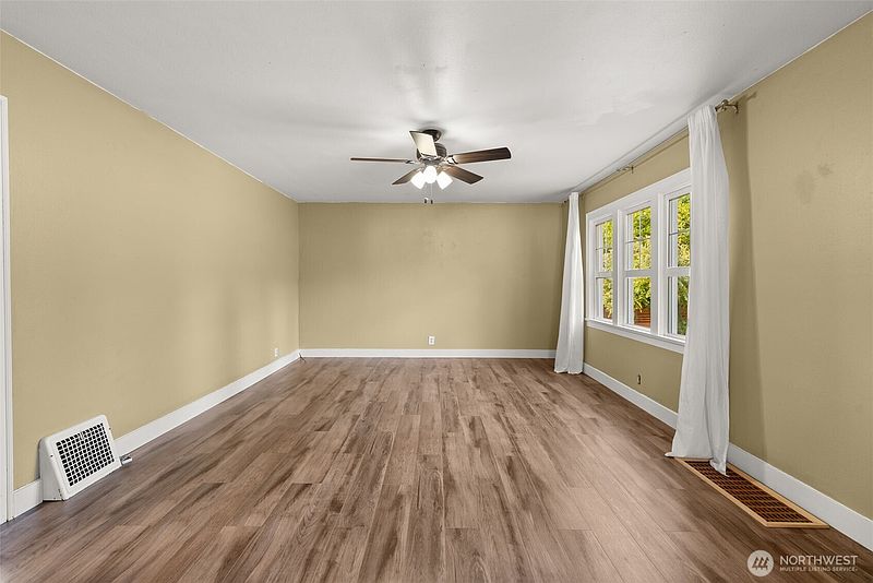 5th image of 803 Fowler Street