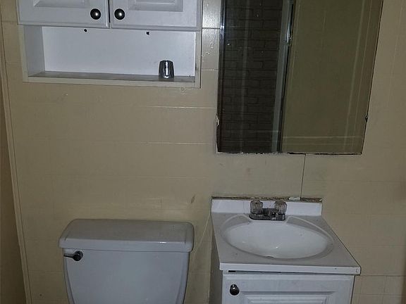 3rd image of 2635 Waggoner Ave