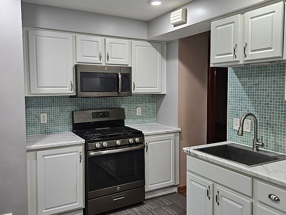 4th image of 3982 Lonna Ct