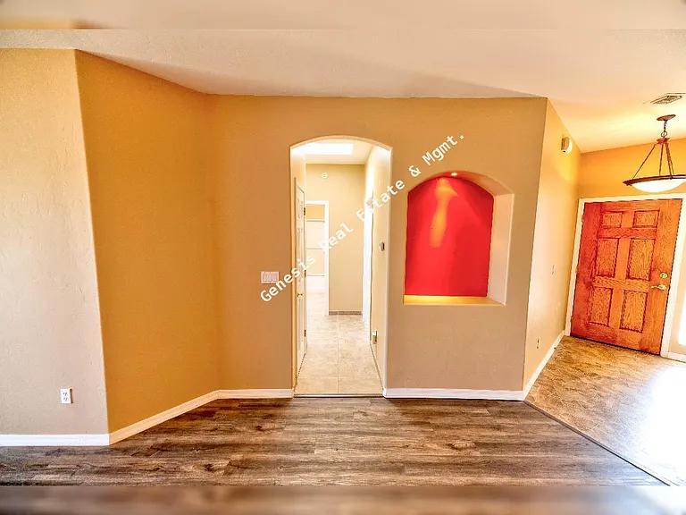 606 W Woodfield Ct — Photo 12