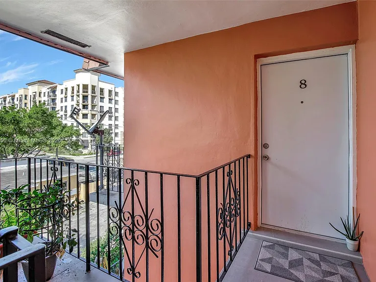 458 SW 9th St #8 — Photo 16