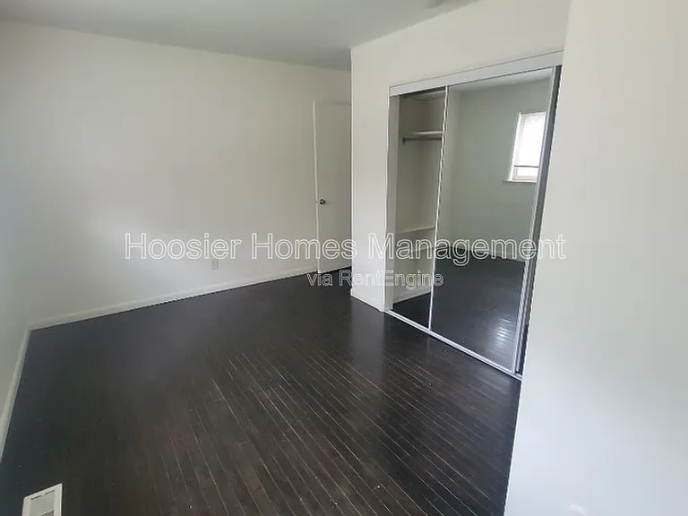 770 E 61st St #1 — Photo 12