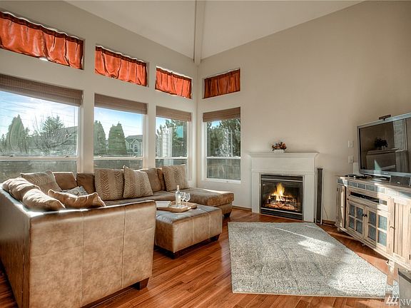 3rd image of 4740 Okanogan Dr SE