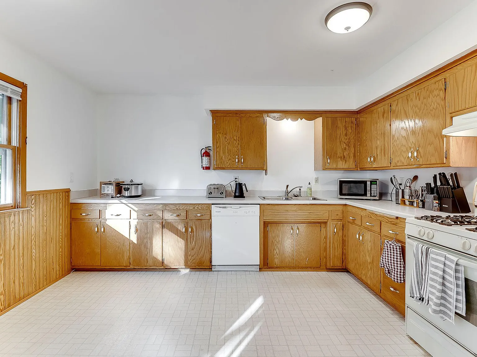 3 bed, 1600 sqft, $1,899 — Photo 4