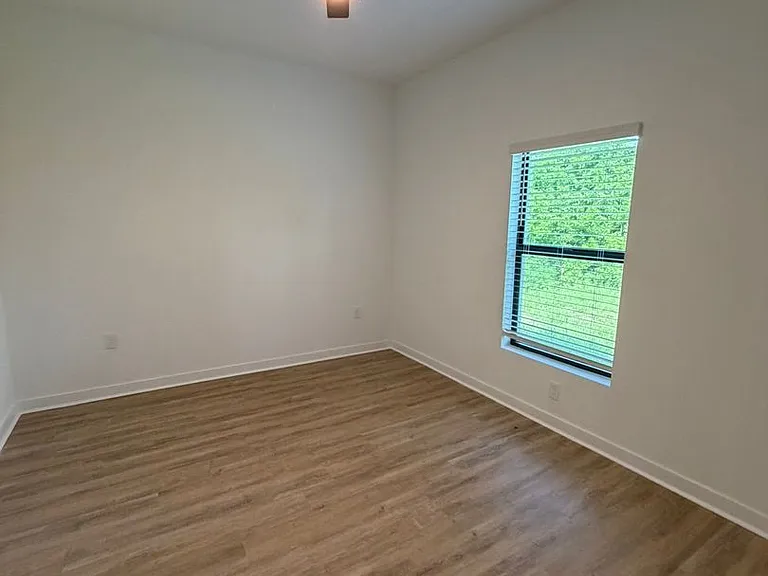 2434 Quentin Ave S — Photo 14