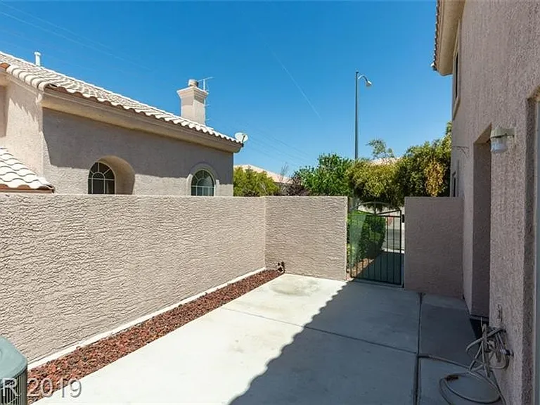 505 Satin Saddle Pl — Photo 3