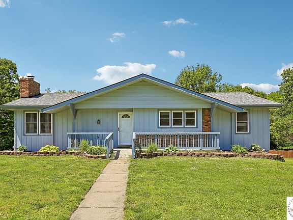 2nd image of 1419 Woodlawn Dr