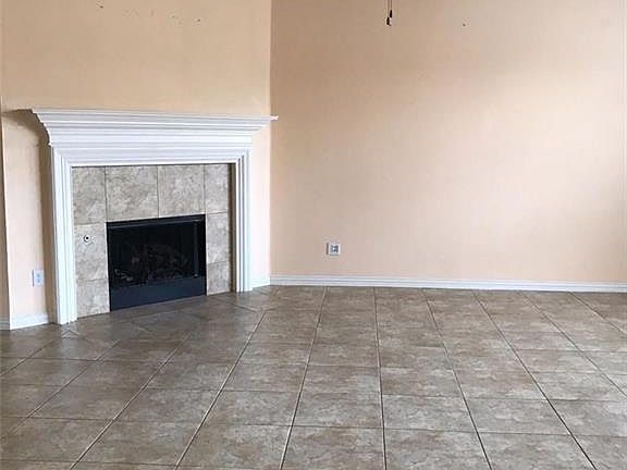 4th image of 2413 Yuma Dr