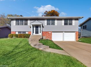 1282 W Oakmont Rd, Hoffman Estates, IL 60169