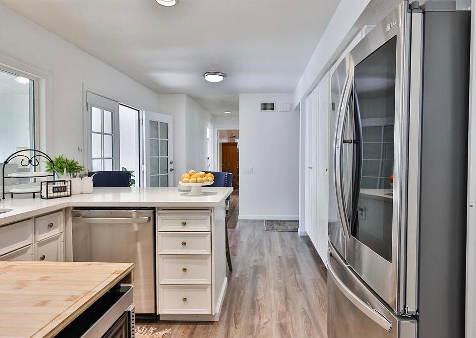 1st image of 0 Bernardo Oaks Dr
