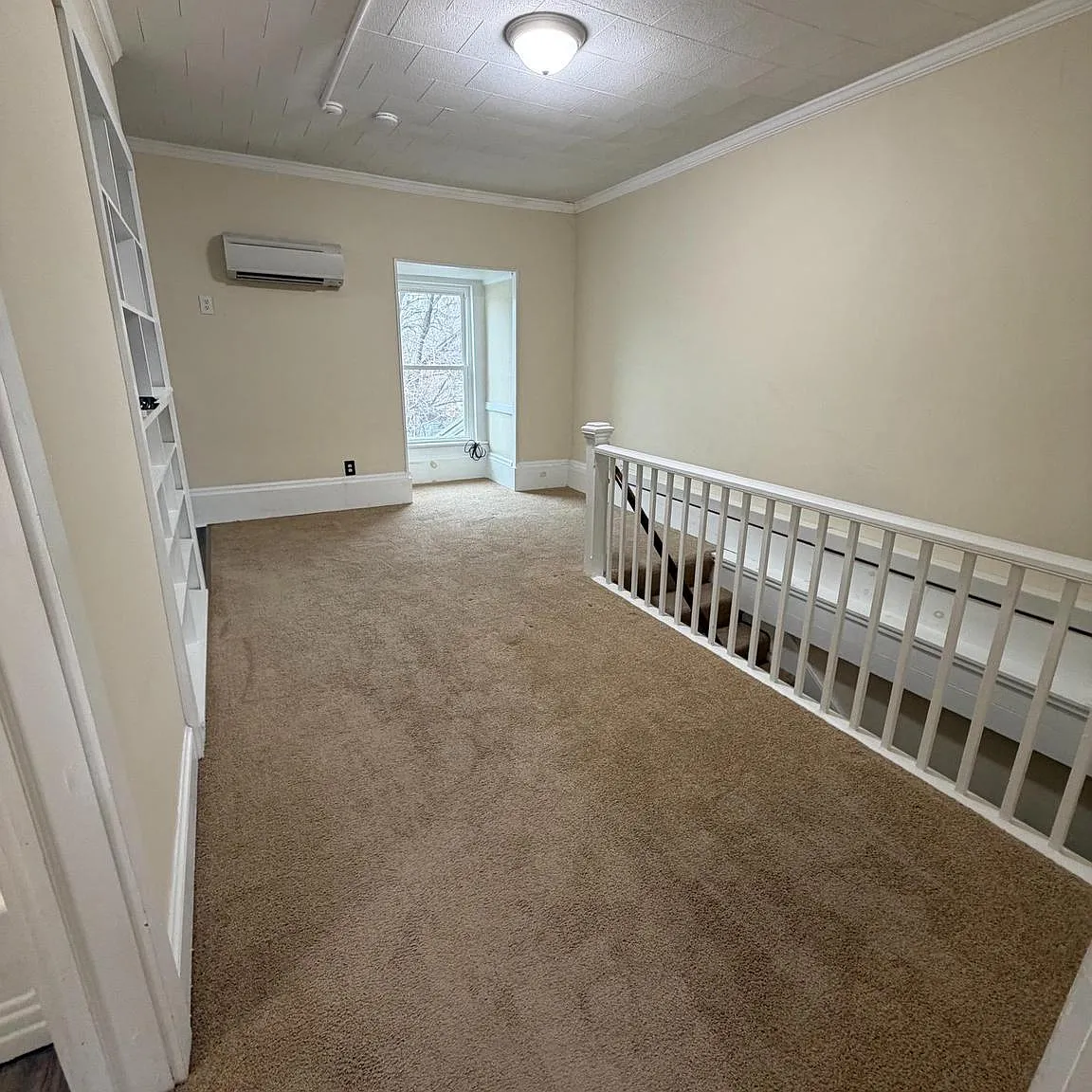 1 bed, 2058 sqft, $1,300 — Photo 4