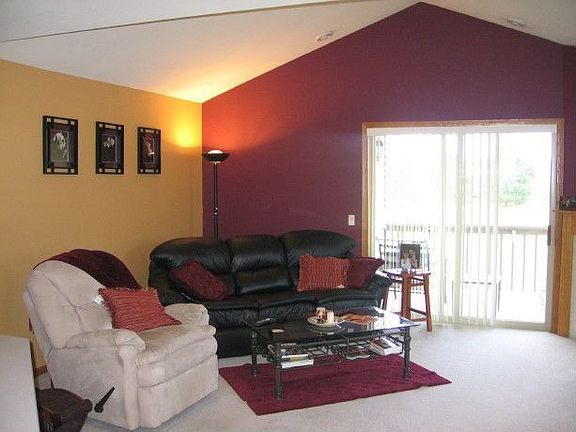 vaulted ceiling living center