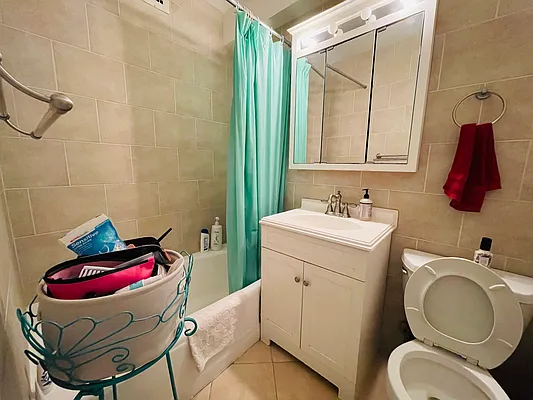 Rented by Chase Global Realty Corp | media 12