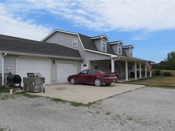 FRONT OF HOME2 CAR OVER SIZED GARAGE/COVER FRONT PATIO