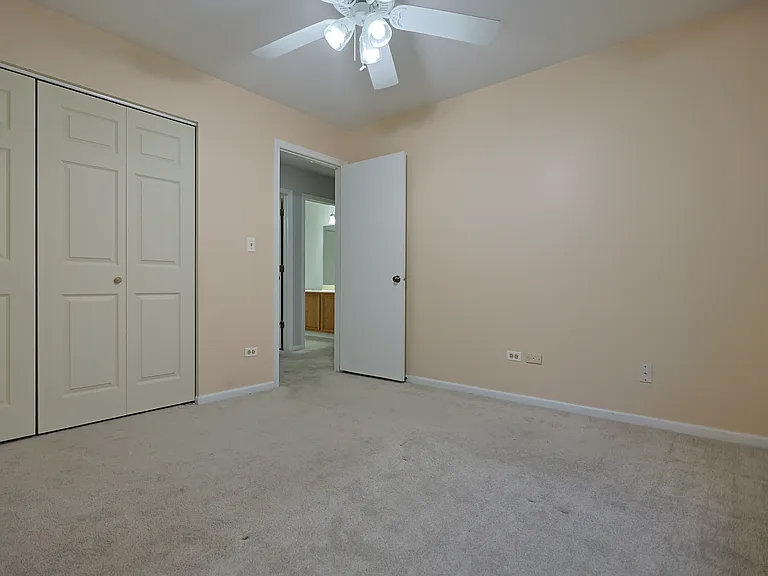 1402 Parkside Dr — Photo 14