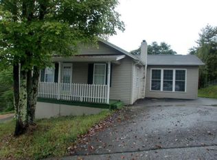 302 Bowers Ave, Richlands, VA 24641