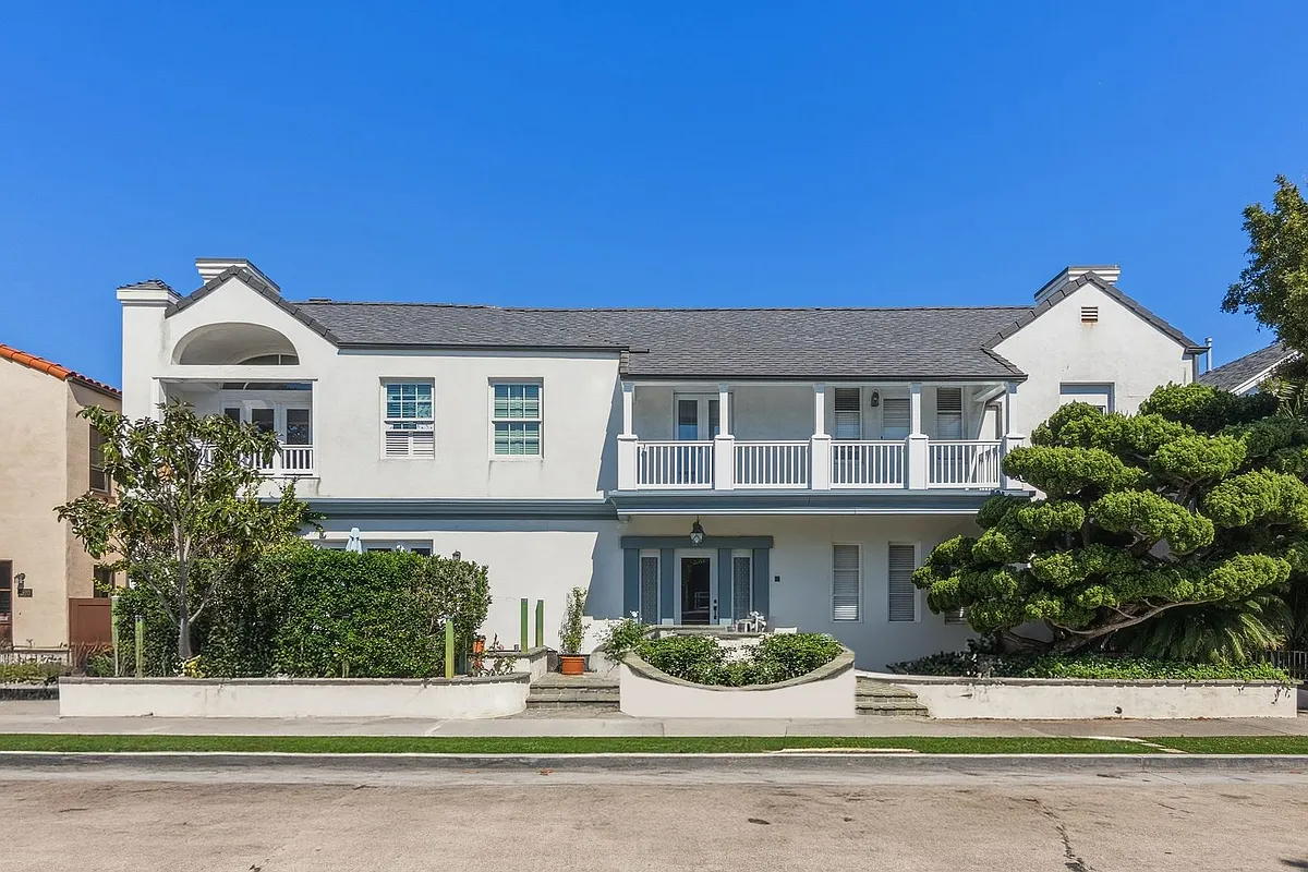 Building Photo - 1530 Miramar Dr