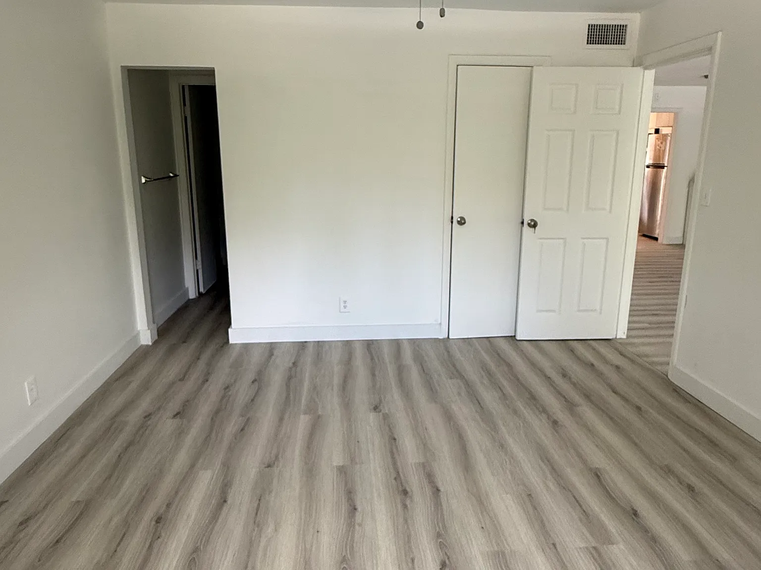 2 bed, 990 sqft, $2,200 — Photo 4