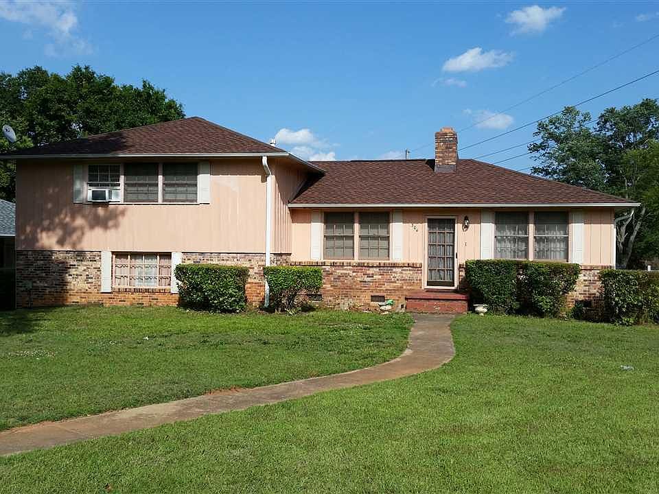 1st image of 304 Pinefield Dr