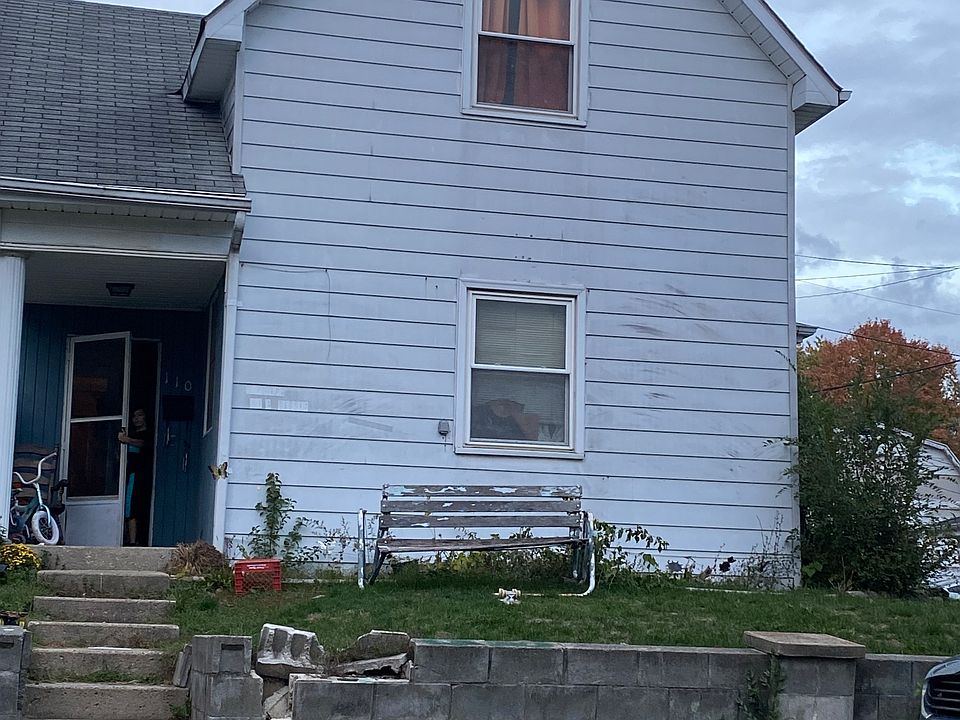 2nd image of 110 E Monroe St
