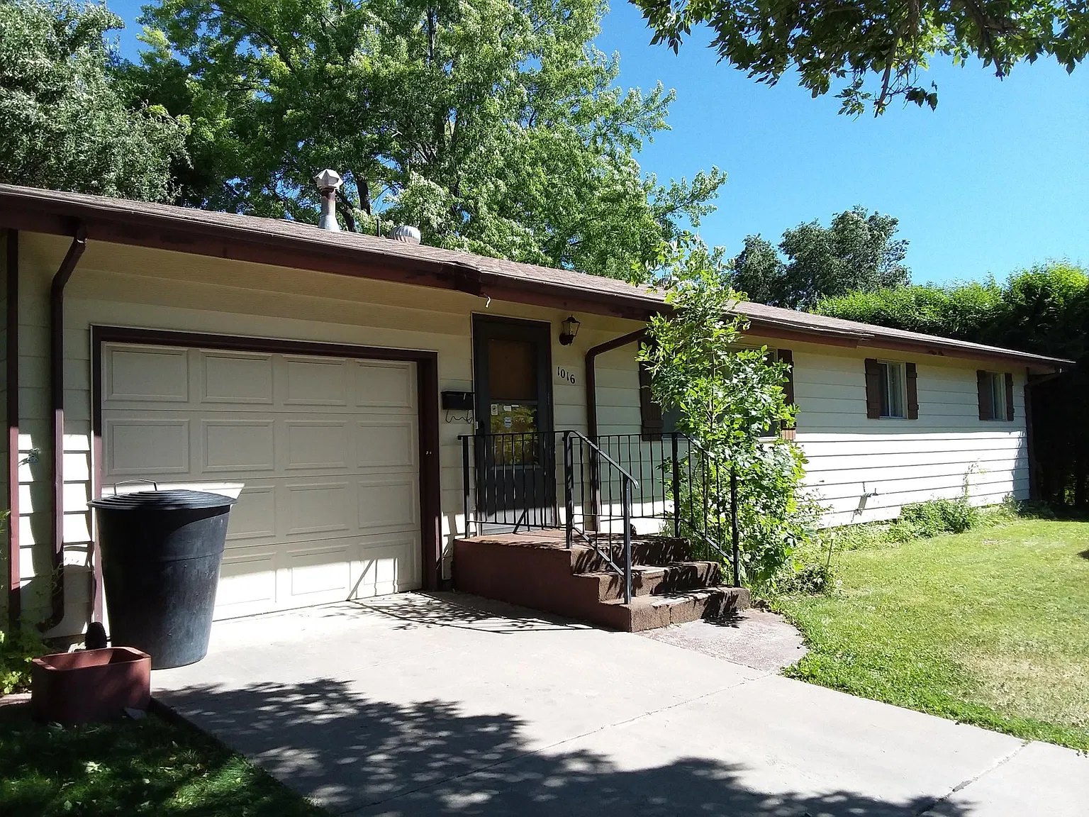 3 bed, 1152 sqft, $1,700 — Photo 1